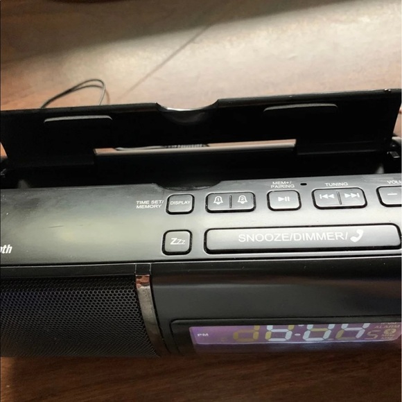 Jensen universal bluetooth clock radio - Picture 4 of 7